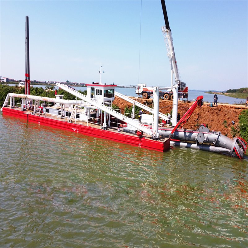 Zandbaggermaterieel met snijkop